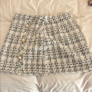 Chic Tweed Skirt in Black and White